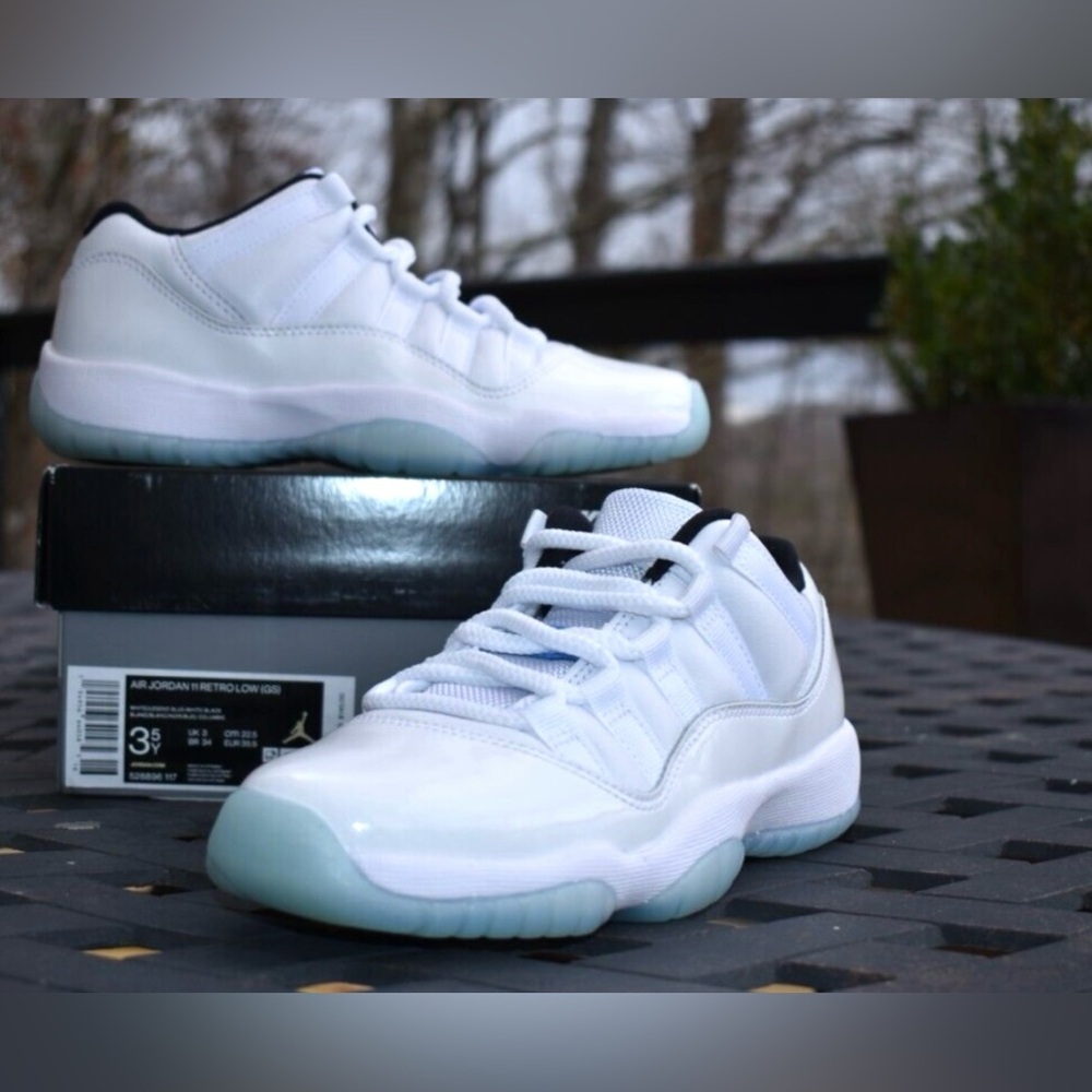 Jordan 11 Retro Low in White and Blue